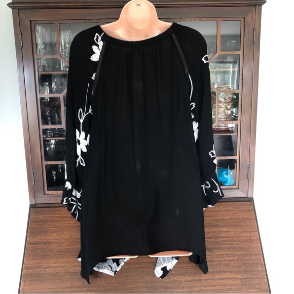 Forgotten Grace Tunic - Picture 2 of 9